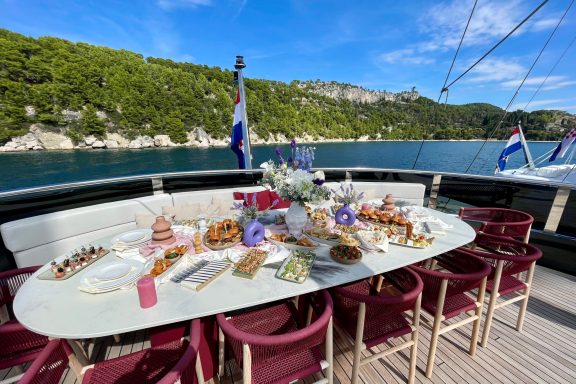 Luxury Yacht Claze Azul snack table