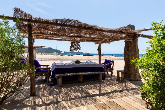 Murtoli de la plage table on the beach Corsica