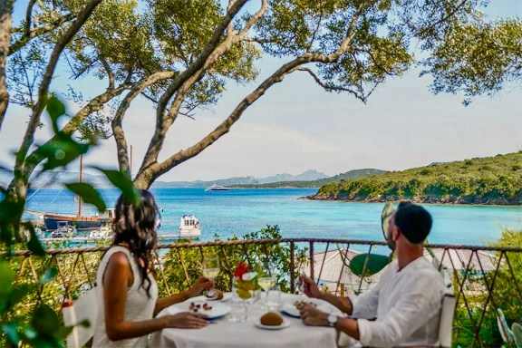 Ristorante Il Paguro table with view Sardinia