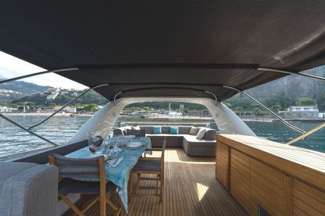 Review img # 14 of the yacht Resilience