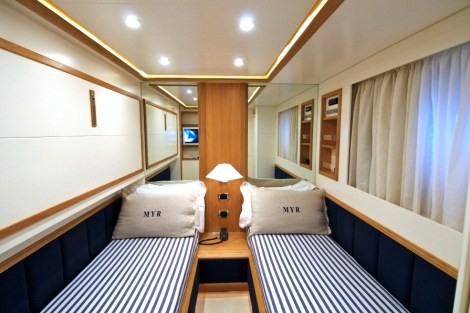 Review img # 21 of the yacht RIVIERA